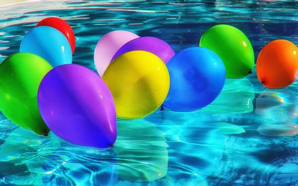 ballonnen in zwembad
