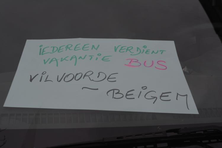 Iedereen Verdient Vakantie bus van Vilvoorde naar Beigem